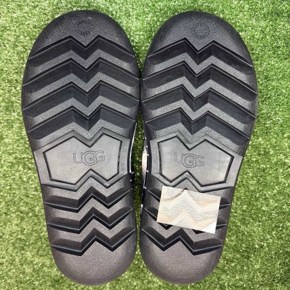 UGG Classic Maxi Wavelength Mini boots in black and white women’s 7 size - Picture 6 of 6